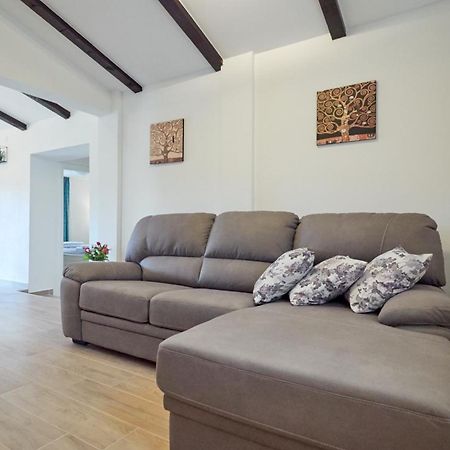 Casa Valla By Rent Istria Бузет Стая снимка